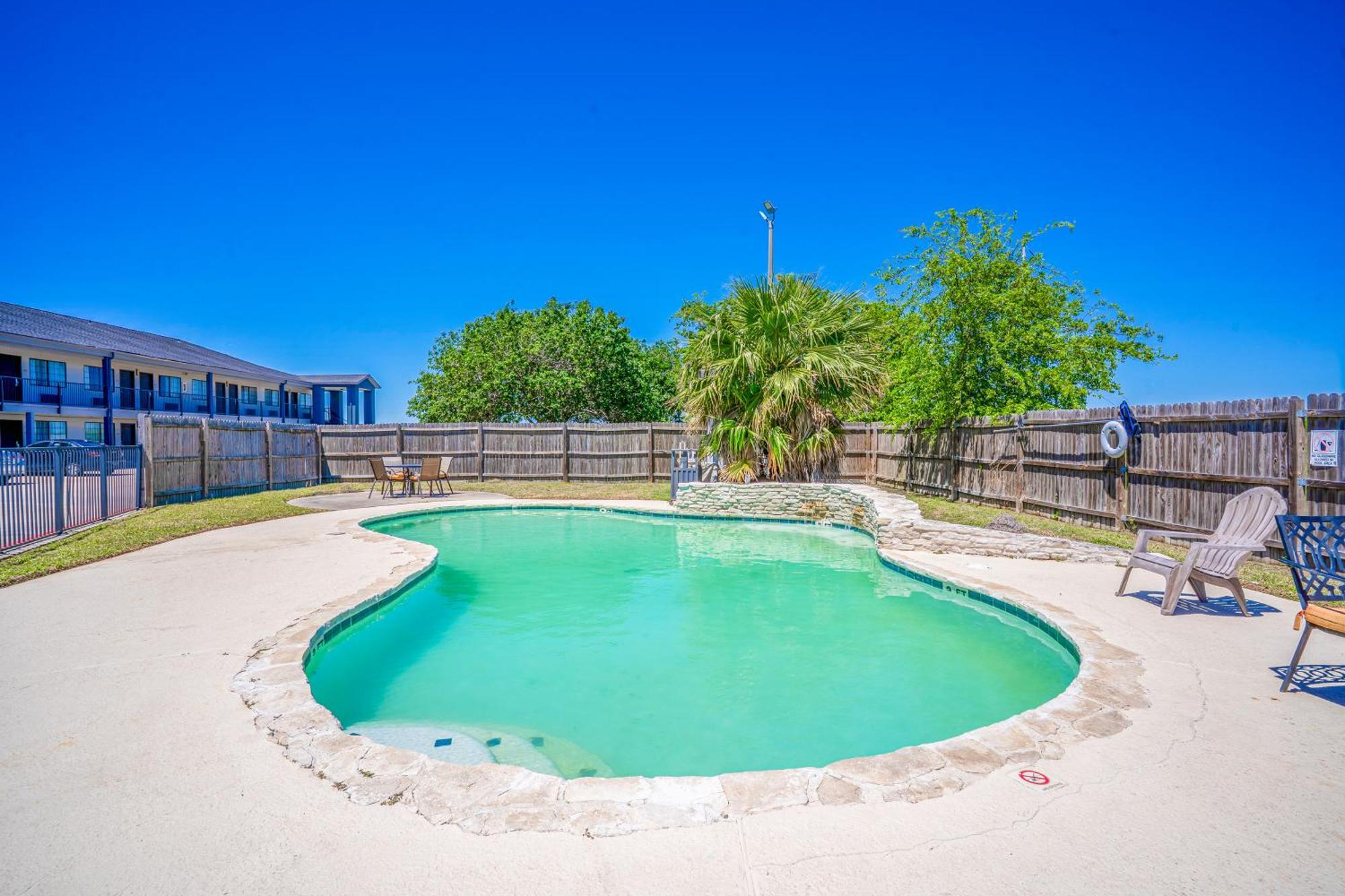 Executive Inn Port Lavaca By Oyo Exterior photo